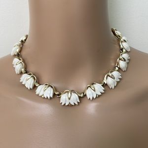 Necklace vintage Art Deco carved celluloid flower